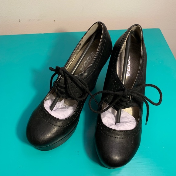 Soda Laceup Black Wedge Size 7 - Never Worn - Picture 3 of 5